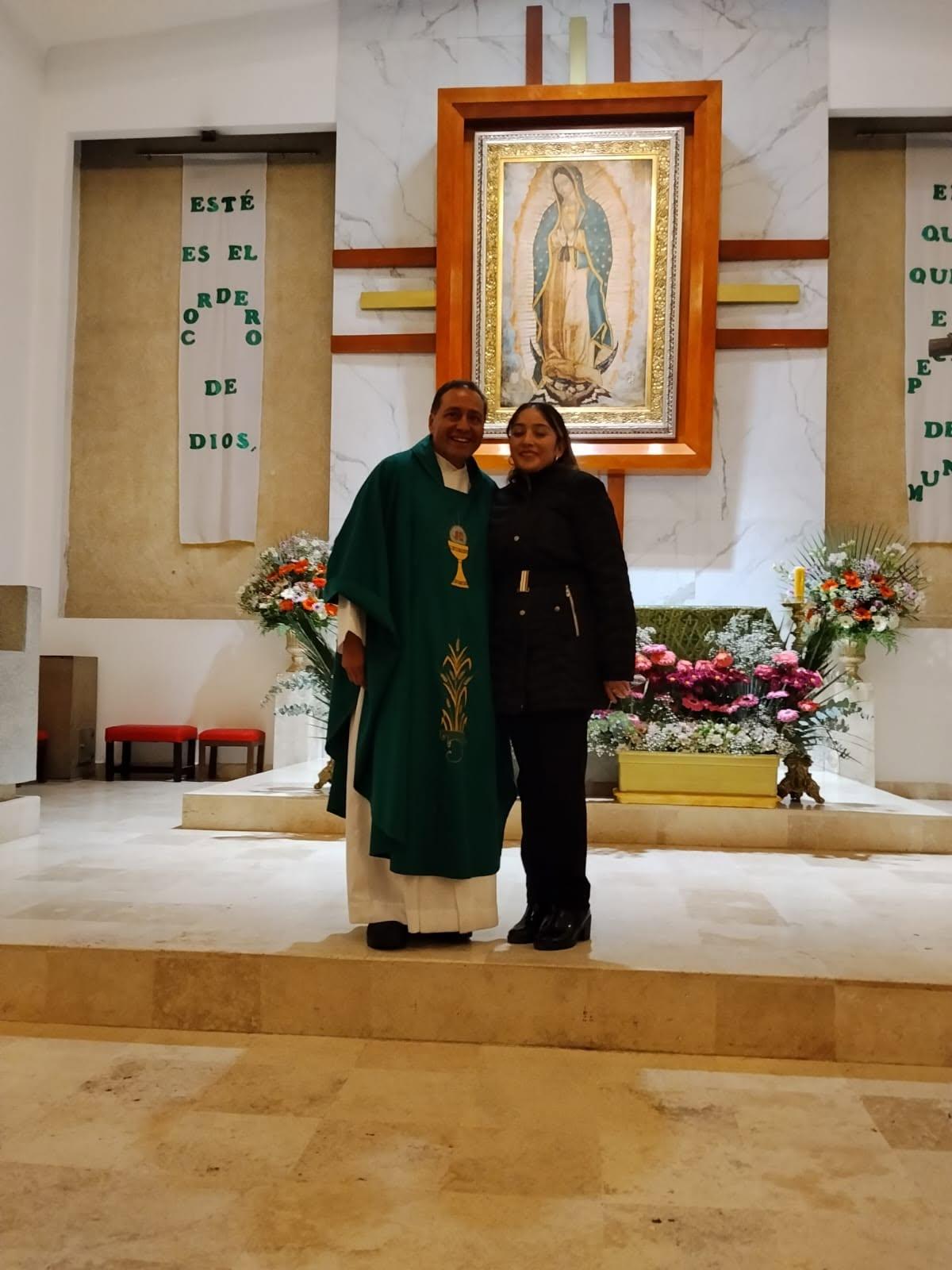 Sacerdote en el altar